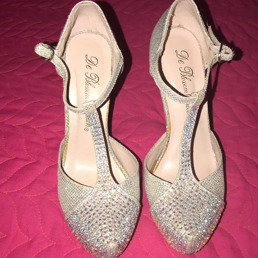 CUTE HEELS